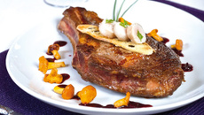 Côte de bœuf aux girolles