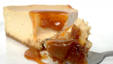 Cheesecake à la confiture de lait & éclats de caramel
