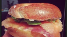 Bagel saumon fumé, concombre et fromage frais