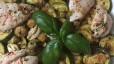 Poêlée de dinde aux courgettes et au basilic