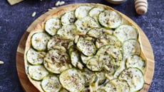 Pizza wrap aux courgettes, chèvre et miel