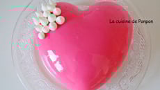 Entremets à la pêche parfumé à la liqueur de pain d'épices et glaçage miroir