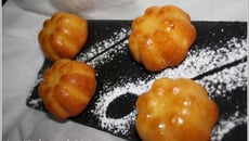 Petits gâteaux moelleux glacés au citron