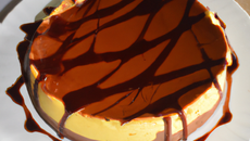 Cheesecake au caramel nappé au chocolat et sans cuisson