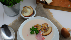 Velouté de champignons au jambon