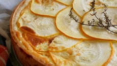 Quiche à la courgette jaune et au parmesan