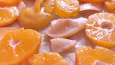 Pêches aux oranges