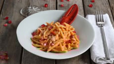 Trofie en sauce bisque de homard, homard et grenade