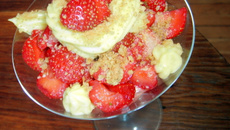 Verrine de fraises aux amandes et huile de sésame