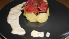 Gâteau de gésiers émincés, pommes de terre, oignons et champignons