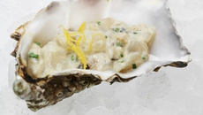 Tartare de bar aux huîtres et au caviar Prunier par Eric Coisel