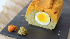 Cake marbré aux 2 pestos et œuf dur