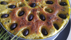 Cake aux asperges et olives