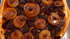 Tarte tatin à l'oignon et aux raisins secs