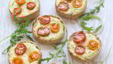 Mini tortilla quiche ricotta et tomates cerise
