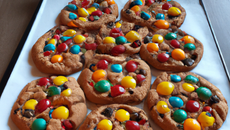 Cookies croquants aux smarties colorés