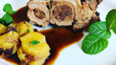 Rôti de porc à la moutarde et au vin