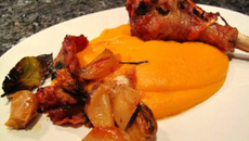 Cuisse de dinde rôtie à la bière et au genièvre d'après les sœurs Scotto, purée de patate douce