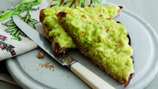 Avocat fromage sur un toast