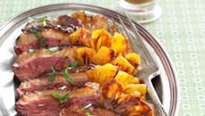 Magret de canard à l'ananas, sauce aigre douce