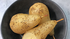 Poires pochées au thé aux épices