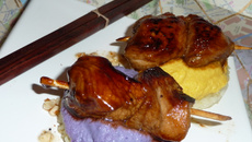 Yakitoris de veau shichimi, galettes de riz aux deux mousselines