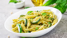 Penne aux courgettes petits pois et pesto