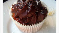 Cupcakes à la noix de coco, miel et au chocolat noir