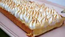 Tarte meringuée, crème d'amande et citron