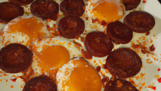 Œufs frits au chorizo