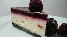 Cheesecake Aérien au Miroir de Mûres
