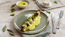 Poireaux brûlés, saucisses et bleu d'Auvergne