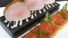 Mignon de porc, pain perdu à la tomate, crème de maïs