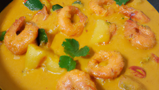 Crevettes au curry et lait de coco : facile et rapide à préparer