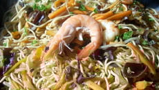 Nouilles sautées aux crevettes