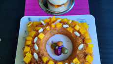 Charlotte à la mangue et coulis de mangues fraîches, rhum et amande amère