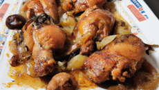 Cuisses de chapon aux marrons et aux airelles