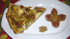 Tarte pommes figues noix et chêvre