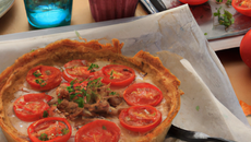 Tarte au thon et à la tomate croustillante