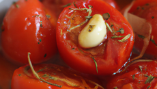 Tomates confite à l'ail et origan
