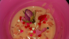 Riz au lait au sirop de fraise Moulin de Valdonne et petales  de rose