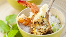 Côtes d'agneau aux gambas