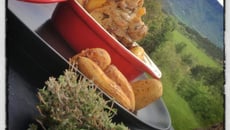 Souris d'Agneau de Sisteron confite au miel de lavande des A.H.P. et romarin-thym accompagné de ses Rattes grenailles