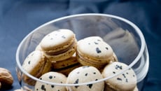 Macarons Roquefort Papillon, banane et noix