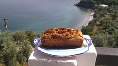 Cake à l'huile d'olive et aux oranges et cerises noires