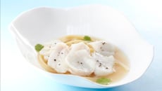 Effeuillé de cabillaud Skrei de Norvège et bouillon de citronnelle