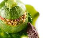 Courgettes farcies d'une concassée de pois chiches au couscous, tomates et olives noires, Tapenade à ma façon et persillade de coriandre