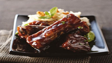 Travers de porc caramélisés sauce au gingembre et risotto aux amandes