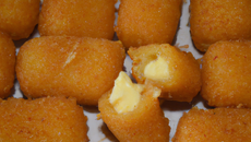 Croquettes de pommes de terre croquantes au fromage fondant