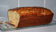 Cake au saumon fumé, aneth relevé au piment d'Espelette